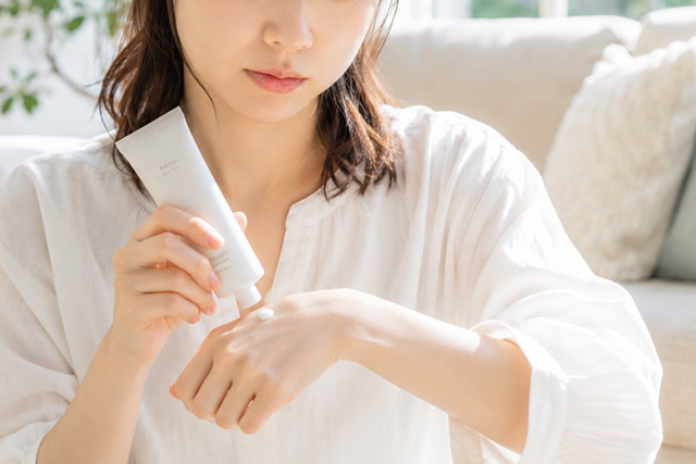 毎日日焼け止め塗ると肌や体に悪いって本当?
