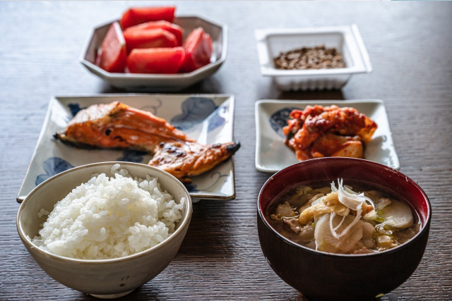 インナードライには肌の水分量を上げる食べ物や飲み物も大切！